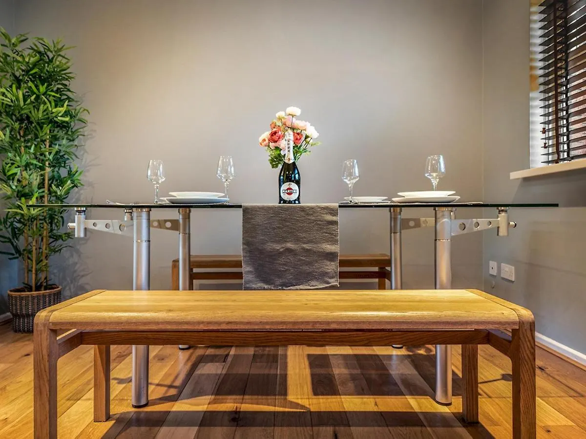 Pass The Keys - 2Br Luxury Apartment With Jacuzzi Bath Belfast
